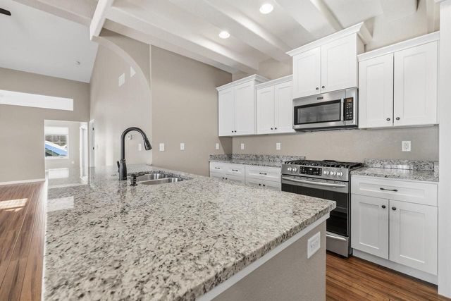 282 Lower Woodford CIRCLE, West Bend, WI 53090