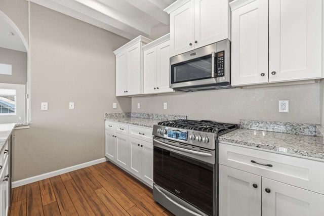 282 Lower Woodford CIRCLE, West Bend, WI 53090