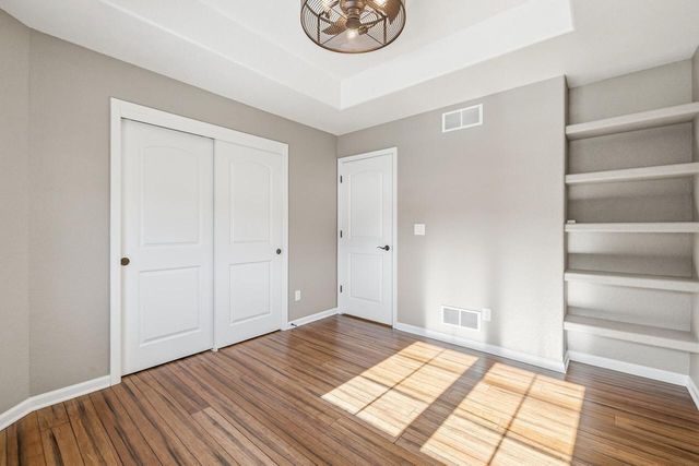 282 Lower Woodford CIRCLE, West Bend, WI 53090