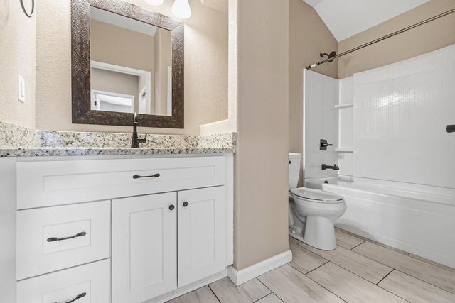 282 Lower Woodford CIRCLE, West Bend, WI 53090