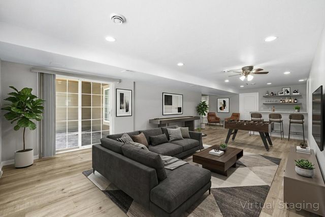 282 Lower Woodford CIRCLE, West Bend, WI 53090