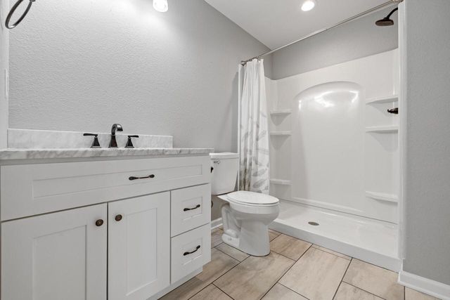 282 Lower Woodford CIRCLE, West Bend, WI 53090