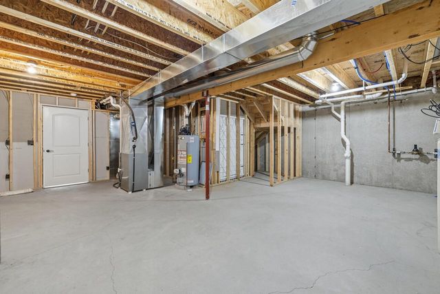 282 Lower Woodford CIRCLE, West Bend, WI 53090