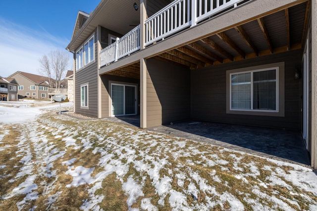 282 Lower Woodford CIRCLE, West Bend, WI 53090
