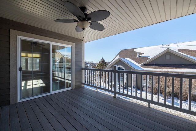 282 Lower Woodford CIRCLE, West Bend, WI 53090