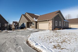282 Lower Woodford CIRCLE, West Bend, WI 53090