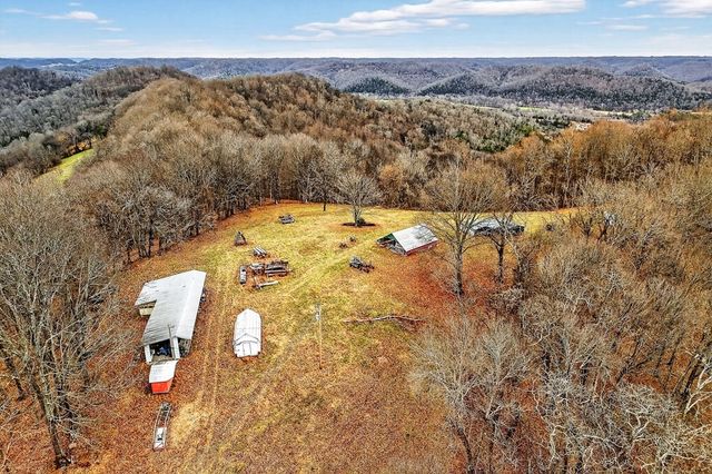 99 Judkins Ln, Hickman, TN 38567