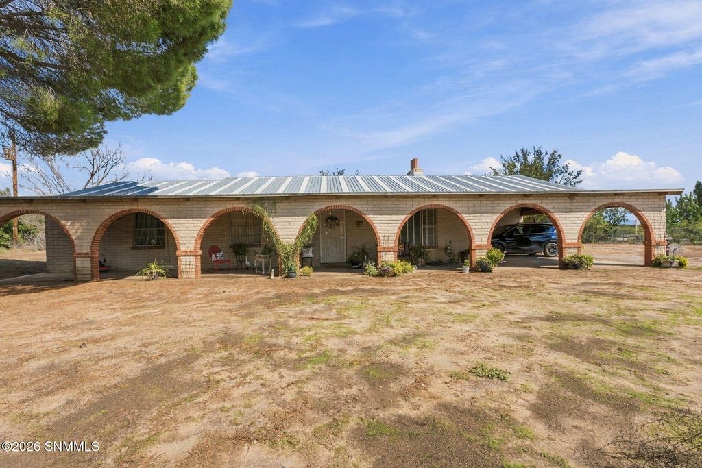 3550 Coral Road 1, Las Cruces, NM 88007
