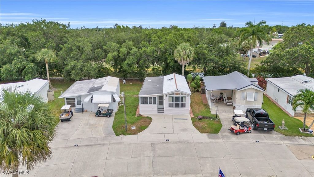 6 Bass LN, Naples, FL 34114