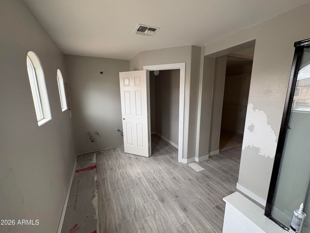 Image 13 of property listing at 951 W ELIZABETH Way, Coolidge, AZ 85128