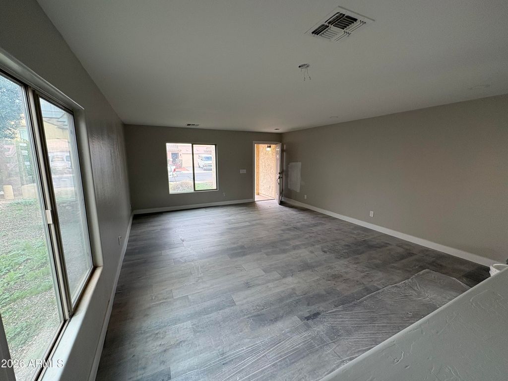 Image 4 of property listing at 951 W ELIZABETH Way, Coolidge, AZ 85128
