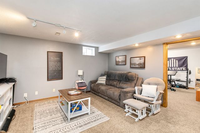 400 SE Westgate Drive, Waukee, IA 50263