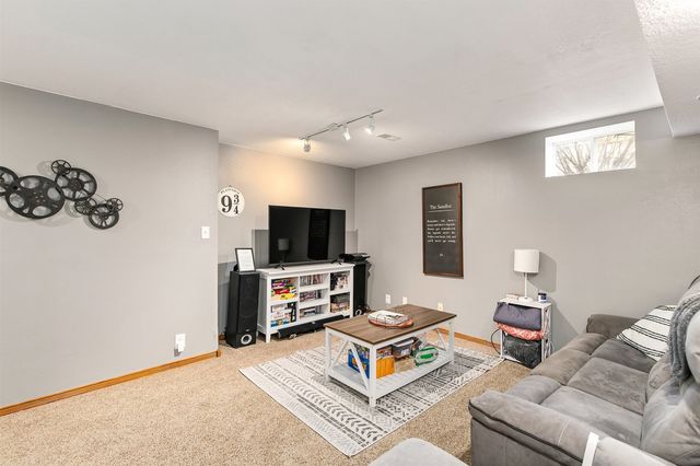 400 SE Westgate Drive, Waukee, IA 50263