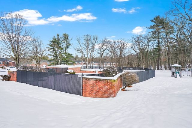 40 Halifax Ct D, Springfield, MA 01108