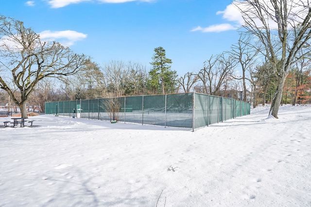 40 Halifax Ct D, Springfield, MA 01108