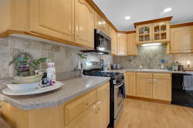 40 Halifax Ct D, Springfield, MA 01108