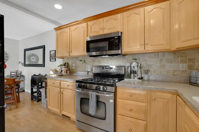 40 Halifax Ct D, Springfield, MA 01108