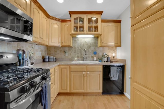40 Halifax Ct D, Springfield, MA 01108