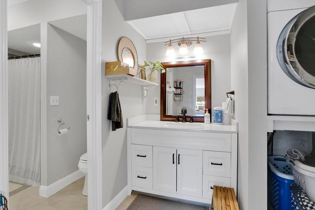 40 Halifax Ct D, Springfield, MA 01108