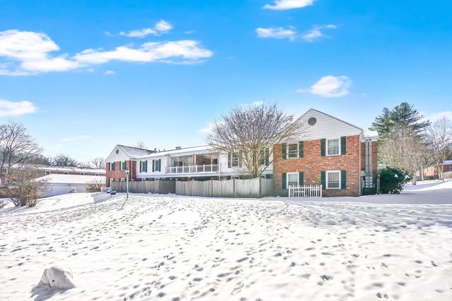 40 Halifax Ct D, Springfield, MA 01108