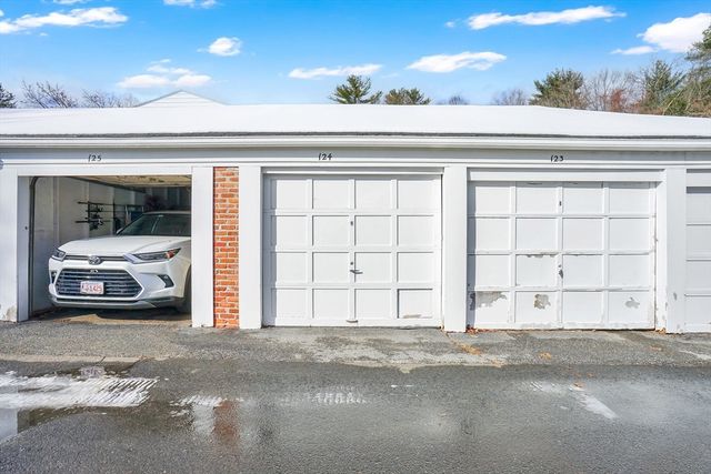 40 Halifax Ct D, Springfield, MA 01108