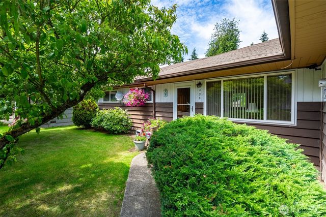 420 S 128th Street, Seattle, WA 98168