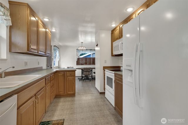 420 S 128th Street, Seattle, WA 98168