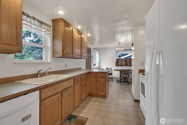 420 S 128th Street, Seattle, WA 98168