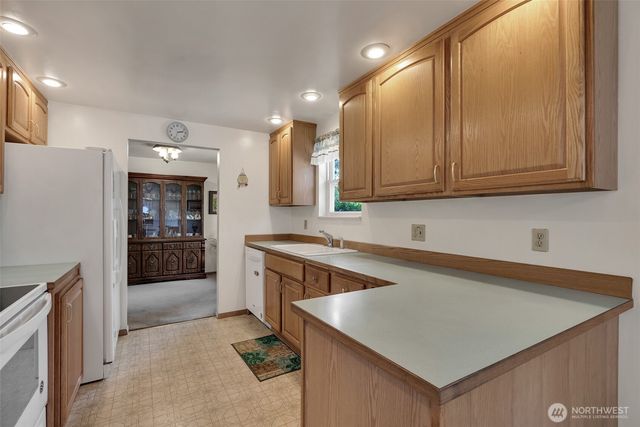 420 S 128th Street, Seattle, WA 98168