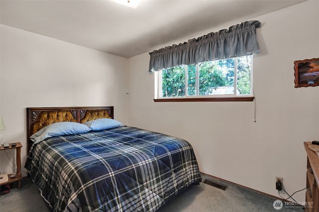 420 S 128th Street, Seattle, WA 98168