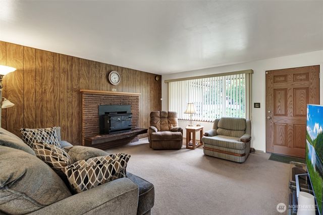 420 S 128th Street, Seattle, WA 98168
