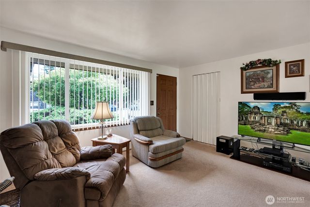 420 S 128th Street, Seattle, WA 98168
