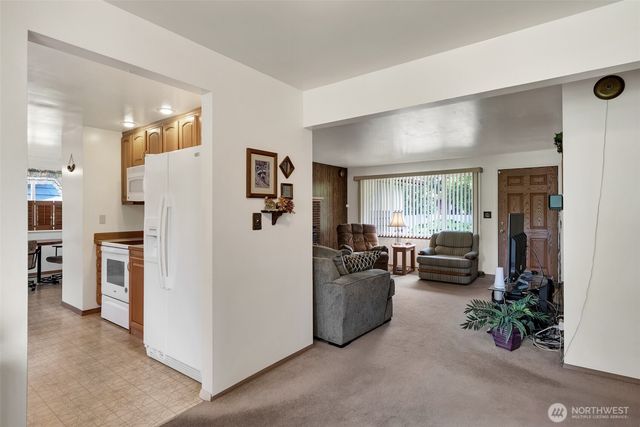 420 S 128th Street, Seattle, WA 98168