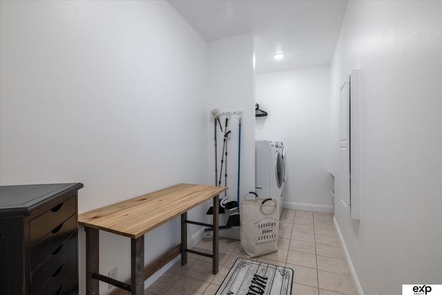 907 Ridge Road Place, Hickman, NE 68372