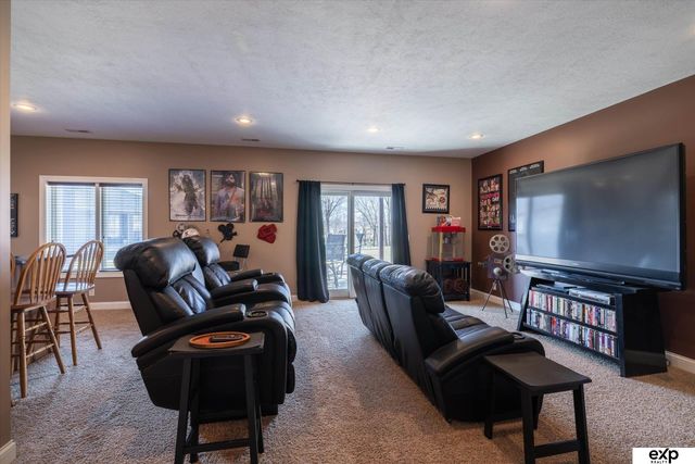 907 Ridge Road Place, Hickman, NE 68372