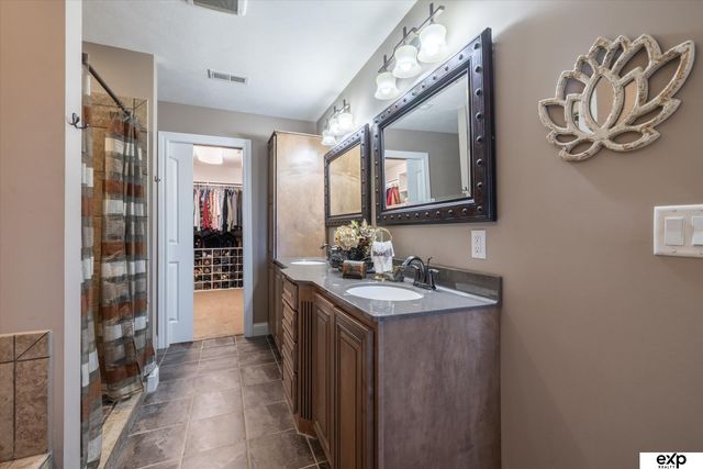 907 Ridge Road Place, Hickman, NE 68372