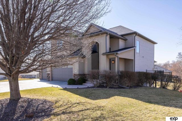 907 Ridge Road Place, Hickman, NE 68372