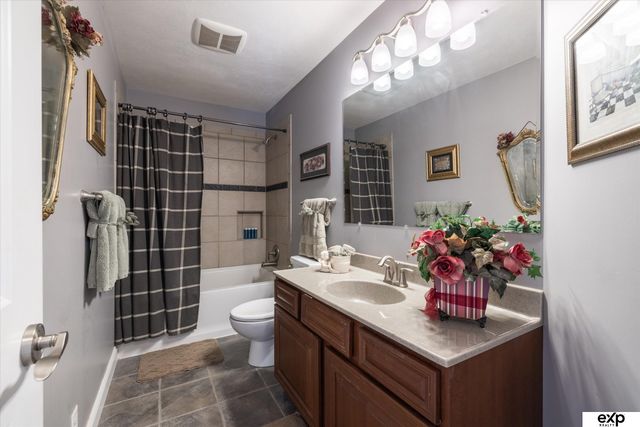 907 Ridge Road Place, Hickman, NE 68372