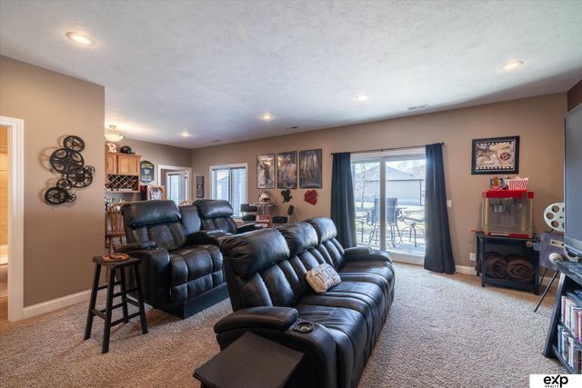 907 Ridge Road Place, Hickman, NE 68372