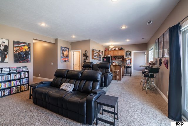 907 Ridge Road Place, Hickman, NE 68372