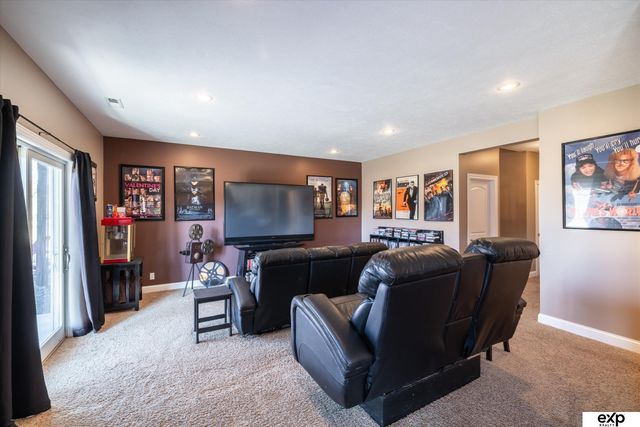 907 Ridge Road Place, Hickman, NE 68372