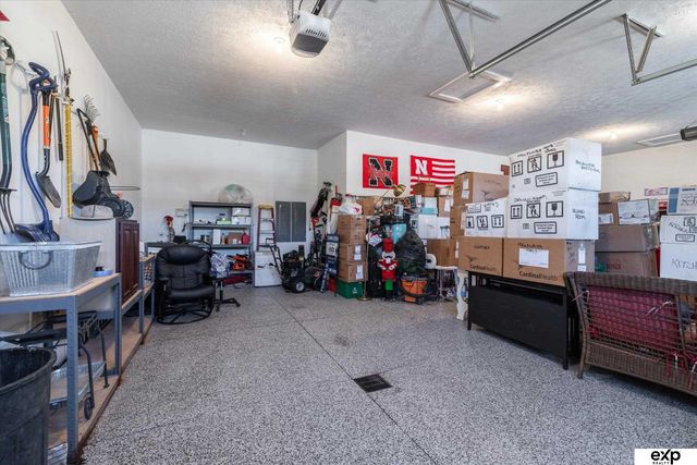 907 Ridge Road Place, Hickman, NE 68372