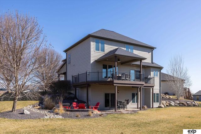 907 Ridge Road Place, Hickman, NE 68372