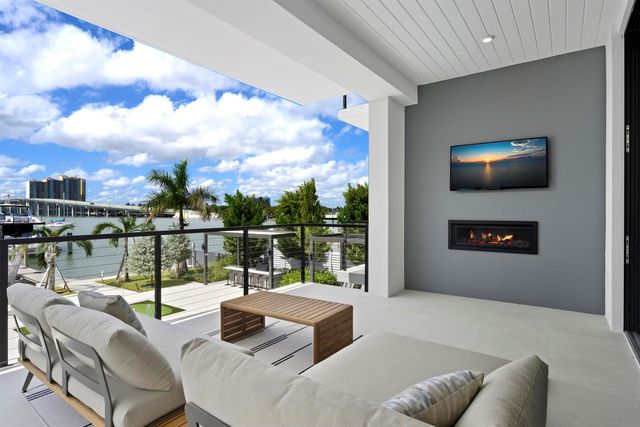 2323 Lake Drive 201, Singer Island, FL 33404
