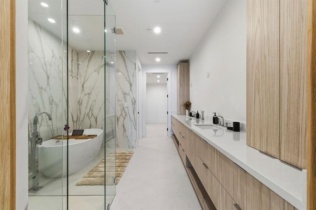 2323 Lake Drive 201, Singer Island, FL 33404