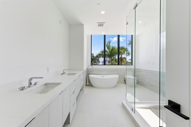 2323 Lake Drive 201, Singer Island, FL 33404