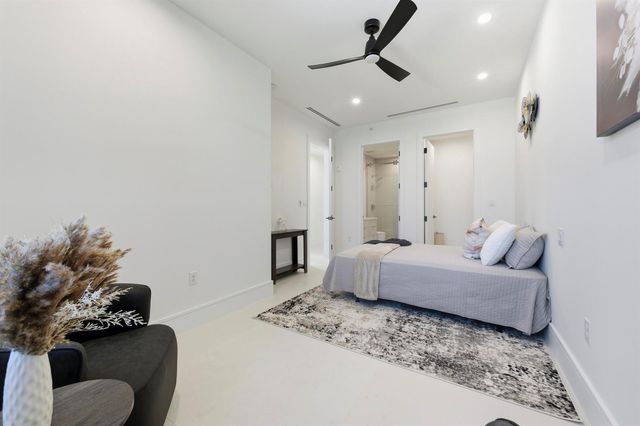 2323 Lake Drive 201, Singer Island, FL 33404