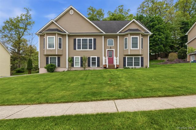 10 Village Gate Way, Monroe, NY 10950