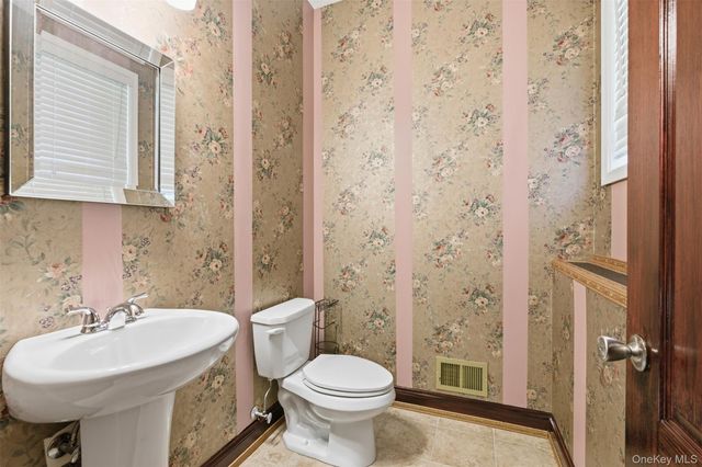 10 Village Gate Way, Monroe, NY 10950