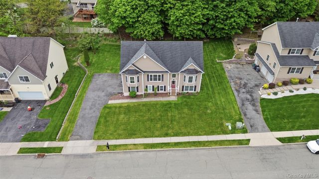 10 Village Gate Way, Monroe, NY 10950